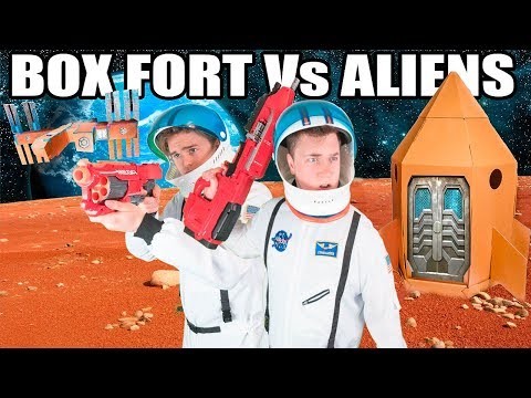 THE BIGGEST BOX FORT SPACESHIP Vs ALIENS 📦🚀 Video