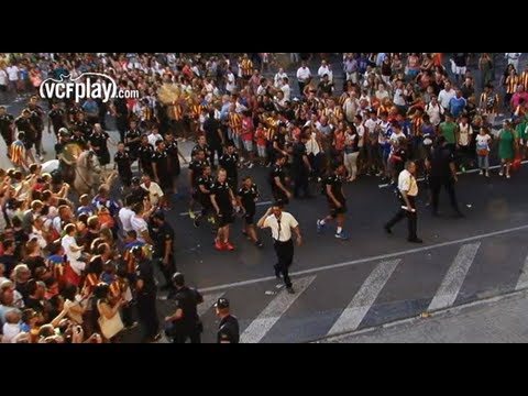 Highlights: La afición, arropando al Valencia CF en la presentación