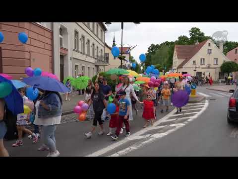 Rozpoczęły się Dni Pelplina 2025, ulicami miasta przeszedł kolorowy orszak mieszkańców! 🙂