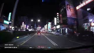 Re: [閒聊] 一黃燈路口前馬上停下後車追撞誰的責任？