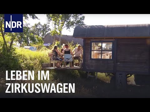 Alternativ leben in Schleswig-Holstein: Ein Dorf voller Zirkuswagen | die nordstory | NDR Doku