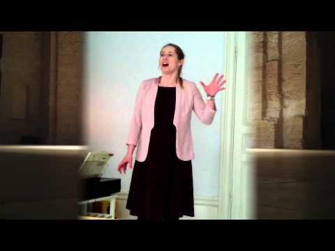 Johanna E Martell sings French Music