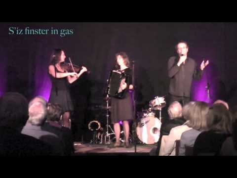 Vasage Klezmer Trio: S'iz fintster in gas