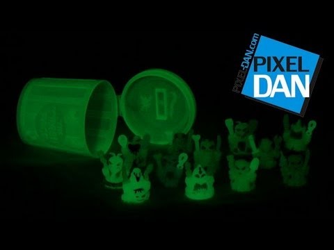 The Trash Pack UFT Ultimate Fighting Trashies Glow Mania 12-Pack Mini Figure Video Review
