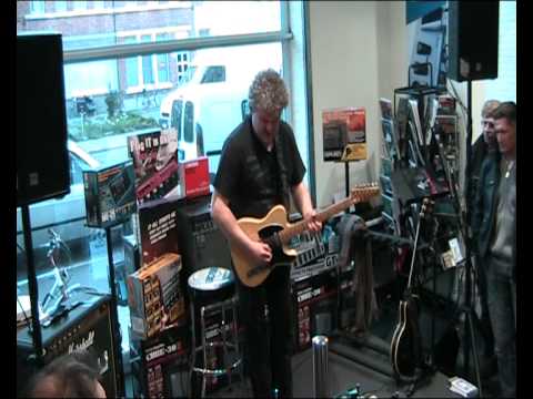 PART 1 - Song: Isolation - Boss effect pedals demonstratie door Jo Cassiers bij Groove Music Shop