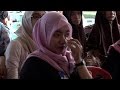 Prayers and tears as Asia mourns tsunami dead 10.