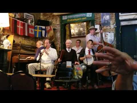 Ponchartrain Owls Jazz Band 2018   "Bugle Boy March"