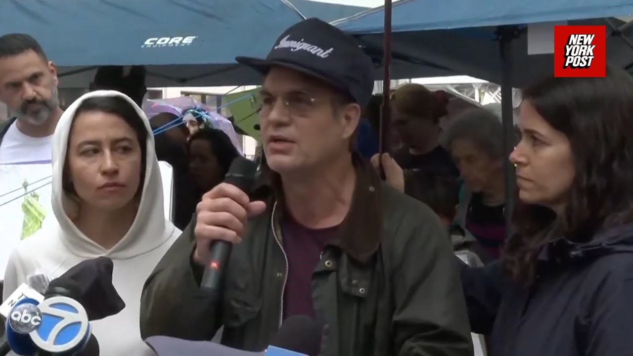 Hulk actor Mark Ruffalo slams Trump, declares 'We're the Avengers now' - YouTube