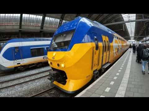 Treinen in Amsterdam centraal.