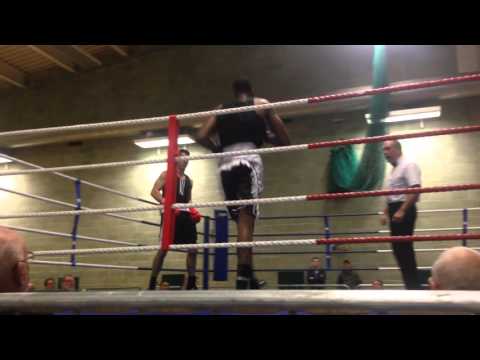 Ben Lowe Vs. Shakan Pitters  24.10.15 - Round 3