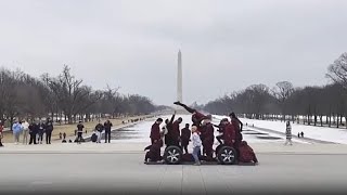 Compañía de danza escenifica protesta artística en Washington por los tiroteos de Minneapolis