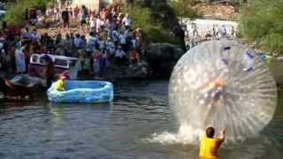 preview picture of video 'Descenso de cachirulos flotantes por el río Besaya'