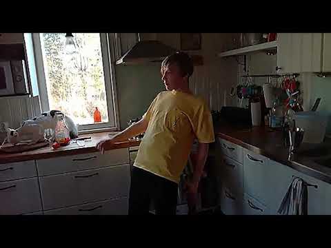 VERSACE HENRIK - BITCHBOI (RARE KITCHENVIDEO)