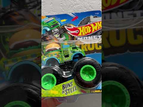 Hot Wheels Monster Trucks 1:64 Buns of Steel vs Fried HLT64 Хот-Вілс Монстер трак Сталеві булки і Смажений - фото 1 - id-p2371115411