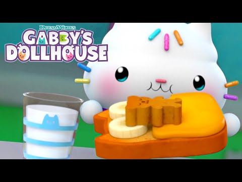 Bedtime Snack with the Gabby Cats! Making Bready Bears 🐻🍞 | GABBY'S DOLLHOUSE
