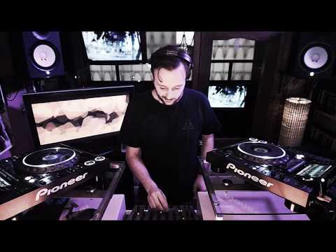 Robert James en el MODULO-102