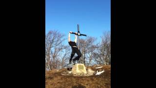 preview picture of video 'Muscle Up - WORKOUT in nature AUSTRIA - Lilienfeld - Muckenkogel, at the summit cross'