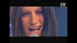 2003 Laura Pausini - Love comes from the inside (MTV Showcase live)
