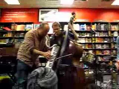 Medeski, Martin & Wood - All Around The Kitchen (partial)