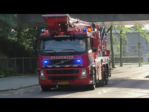 Ambulance 17-120 HW 17-0451 en TS 17-0531 met Spoed onderweg in Rotterdam