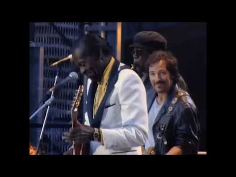 Chuck Berry with Bruce Springsteen & The E Street Band Johnny B  Goode