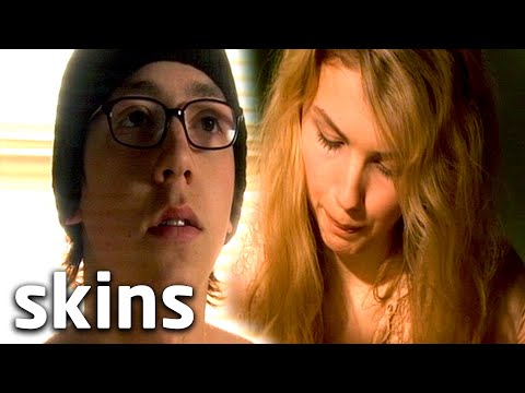 Sid Tries To Write A Letter To Cassie | Skins
