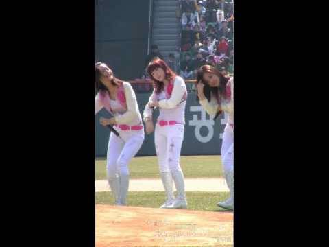 [Fancam] 100328 Taeyeon SNSD - Gee@Pro Baseball Opening Game
