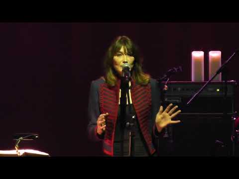 Carla Bruni - Le Plus Beau Du Quartier HD Live From Istanbul 2017