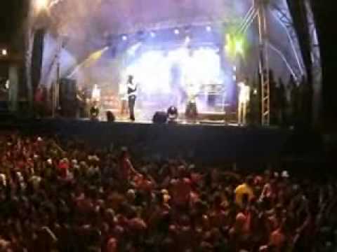 Esfrega A Xana No Asfalto video