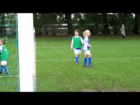F7 SVS tegen F8 SVS : Illias scoort het 4e doelpunt (13 okt 2012)