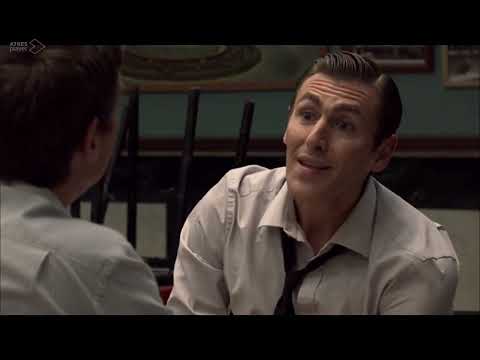 Amar C455 - Marcelino practica el póker con amigos en el bar