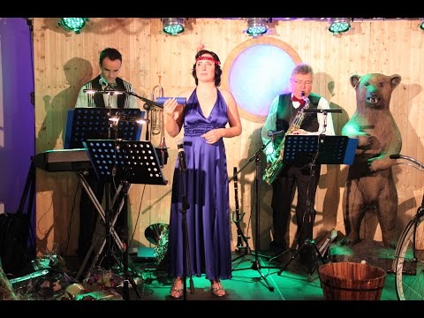 Klobouk ve křoví představení SATURNIN Jaroslav Ježek zpívá Ava Chrtková