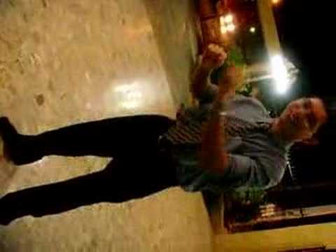 Omar bailando asi bien aca :)