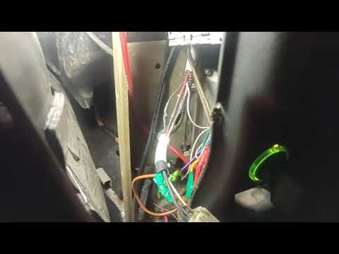 Включаю фары выключается прикуриватель