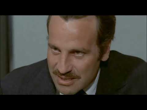 Indagine su un cittadino al di sopra di ogni sospetto - La cravatta azzurra