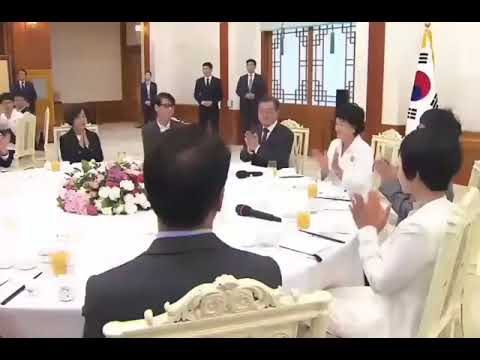 Red Velvet and SNSD Seohyun at the Blue House