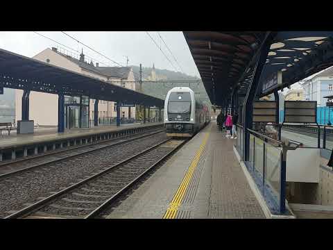 Einfahrt des City Elefant (ČD-Baureihe 471) in den Bahnhof Usti nad Labem.