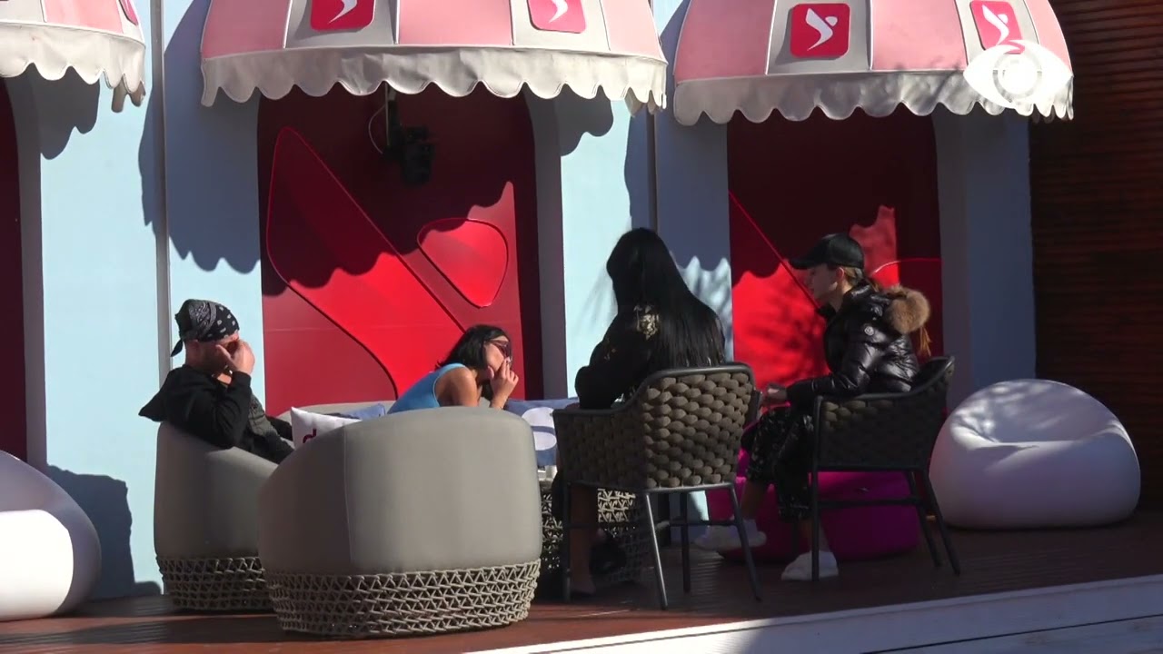 O rreze drite/ Ronaldo i dhuron puthje Kiarës