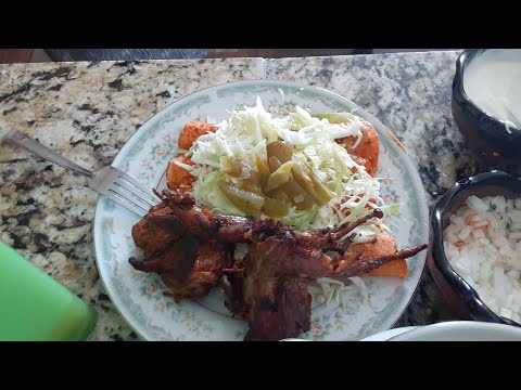 Enchiladas rojas ahogadas con guilota
