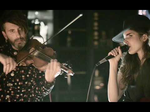 ZÓRA – High On Waiting (Live Performance)