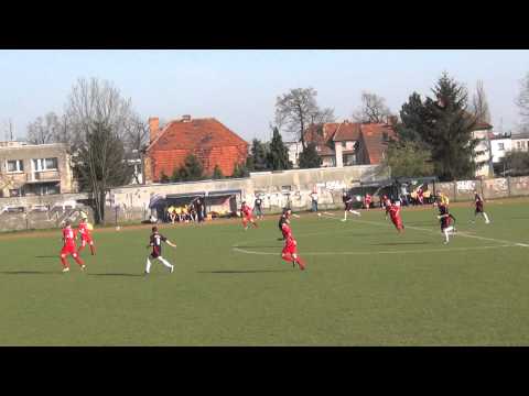 Strzał Pawła Karbowskiego w meczu Piast Zerniki W-w - MKP Wołów (0:3).