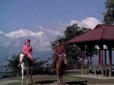 HUMRAAJ(1967) Neele gagan ke tale dharti ka pyar pale... Mahendra kapoor
