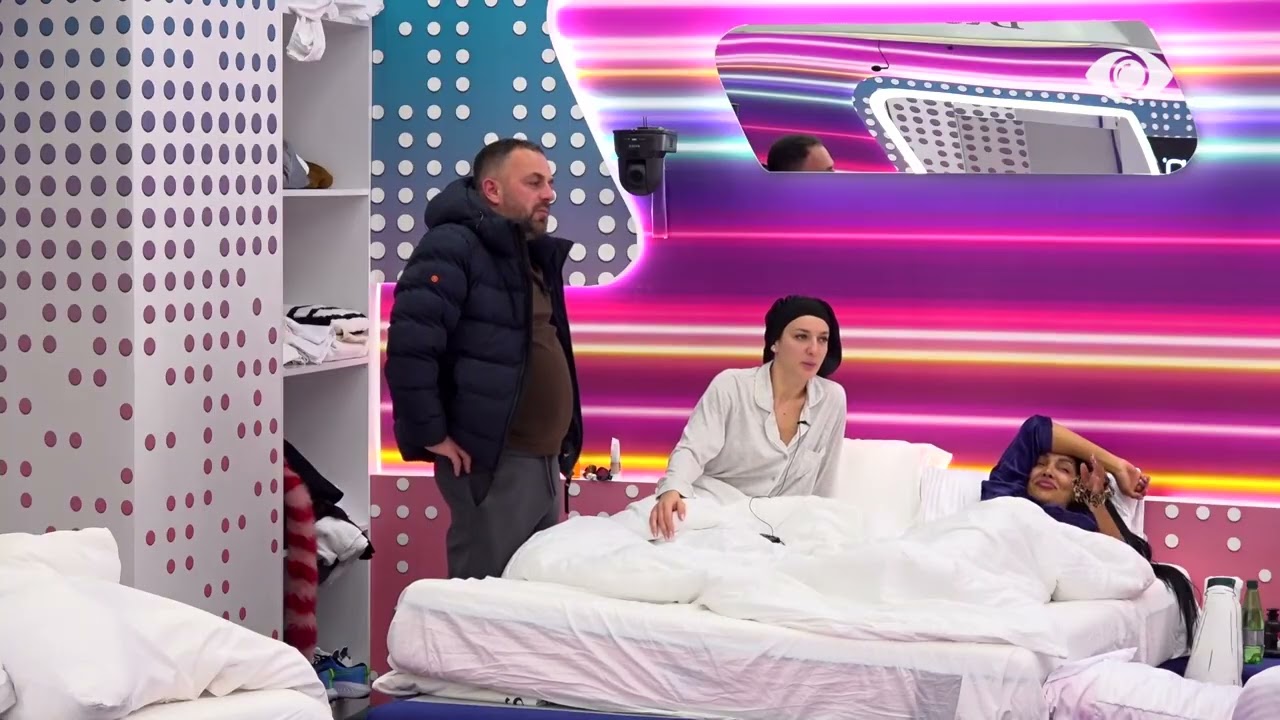 “U ka thënë të gjithave për kafe sepse i do për takim”/ Banoret debatojnë me Senon: Do që të rris kilentelën e lokalit