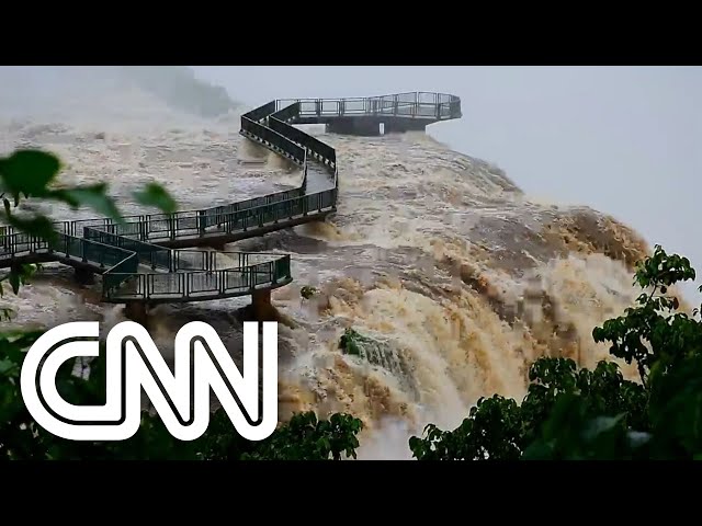 Passarela das Cataratas é interditada por causa do volume de água; assista