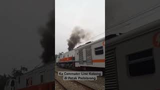 Download lagu KA Commuter Line di Tarik CC 203 Ngobong di. Petak Padalarang mp3