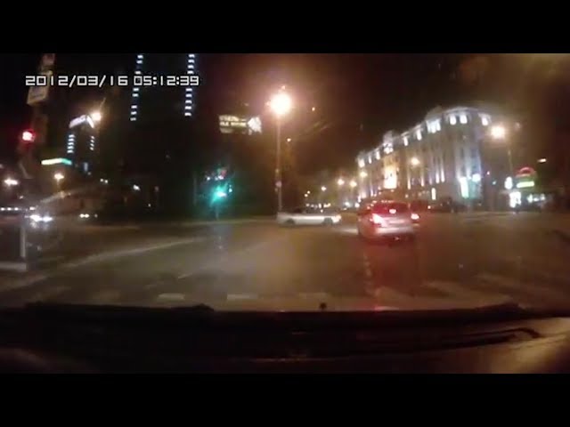 Появилось видео жуткой аварии возле  гостиницы