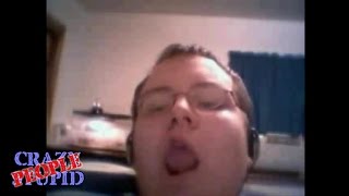 Fat guy dancing and singing dragostea din tei