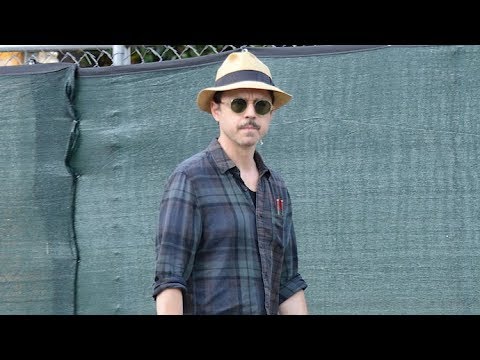 Giovanni Ribisi Keeps It Casual As Sneaky Pete Season 3 Premiere Approaches