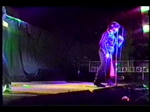 CLIP - Suicide  opening for the Cars.