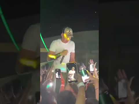 Yny Sebi se pupa cu o Fana La Concert ! 🤯💦